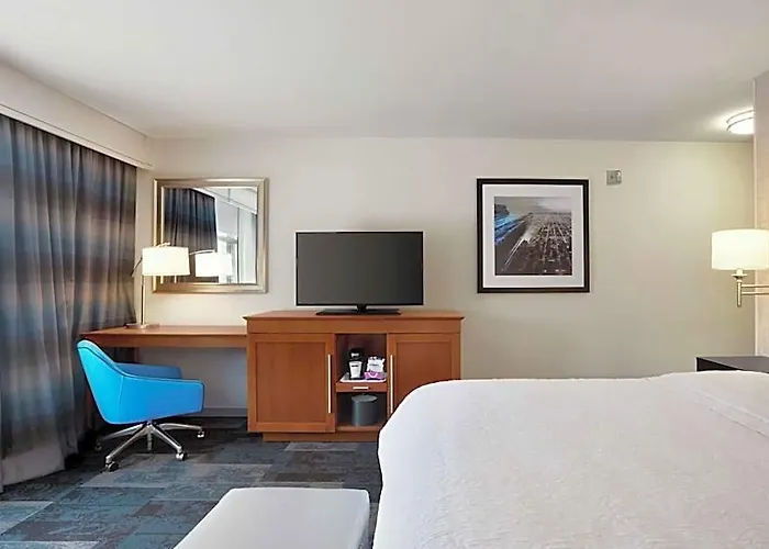 Hotel Hampton & Chicago O'hare 3*